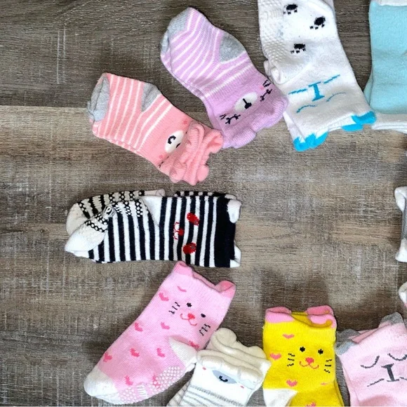 Lot of 12 Kitty & Miscellaneous Baby Socks - Picture 6 of 6